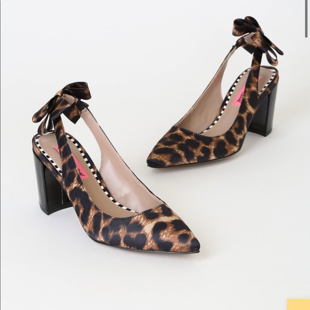 ✨New Betsy Johnson Leopard Slingback Bow Pump